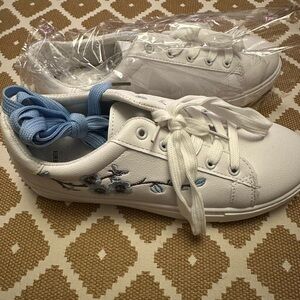 New in box white sneakers